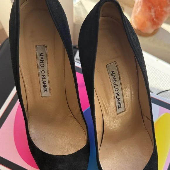 Manolo Blahnik Classic Black Heels - Picture 2 of 3